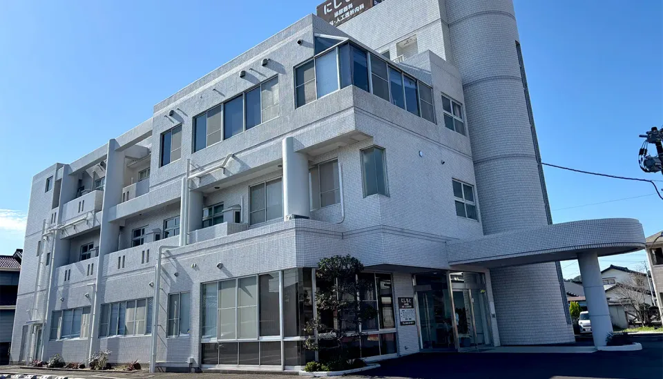 Clinic exterior, with the main entrance on the right of the photograph